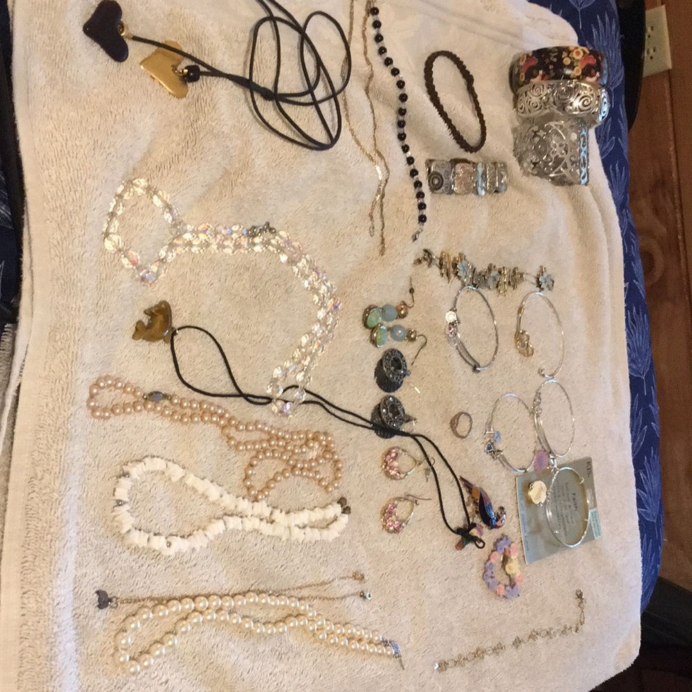 Assorted jewelry